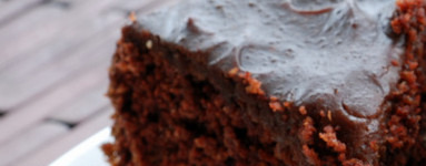 LCHF čokoladna torta z avokadom